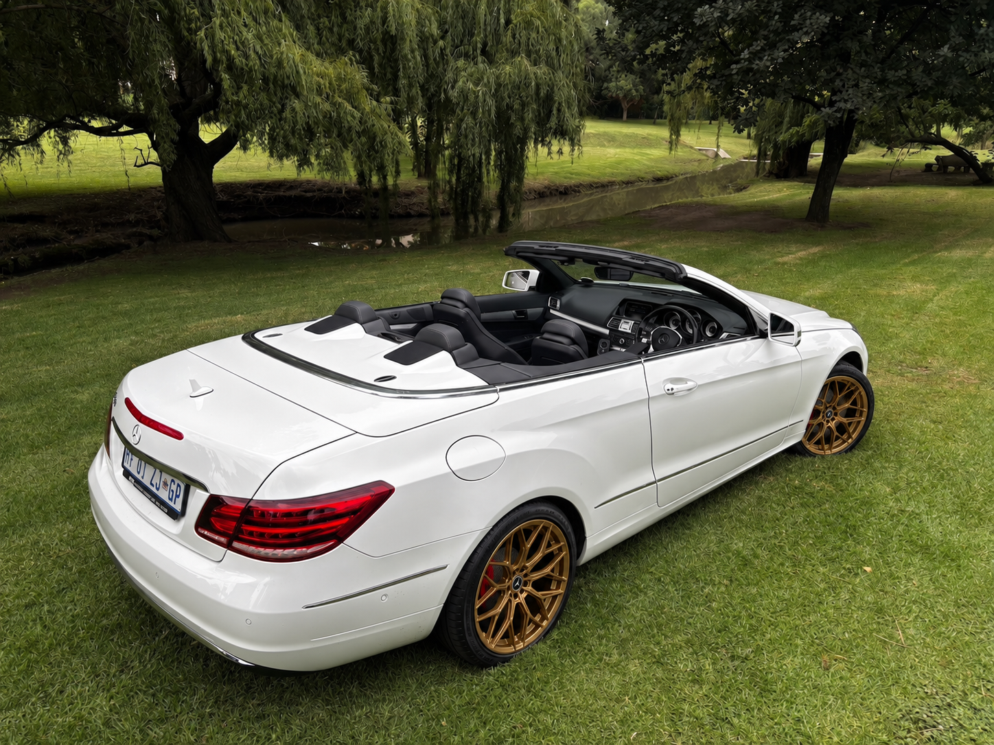 Mercedes E-Class Cabriolet View 2